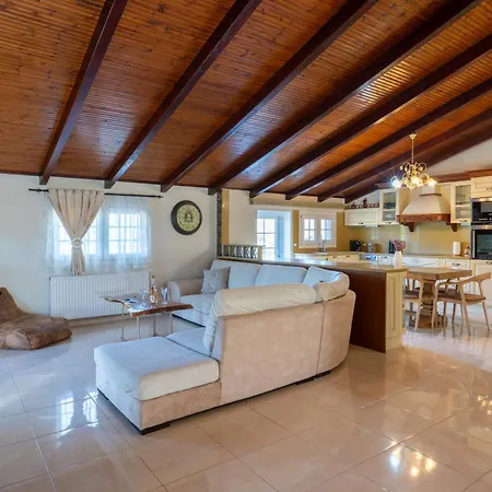 Liberis Loft بيت للعطل