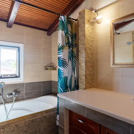 Liberis Loft * أرغوستولي